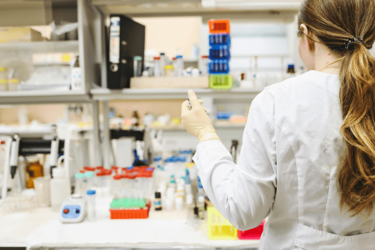 A female scientist doing an experiment on the bench in a research laboratory.